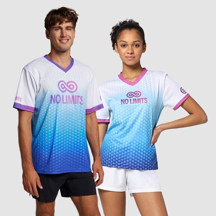 Camiseta con cuello en V sublimada fabricada en malla de poliéster transpirable
