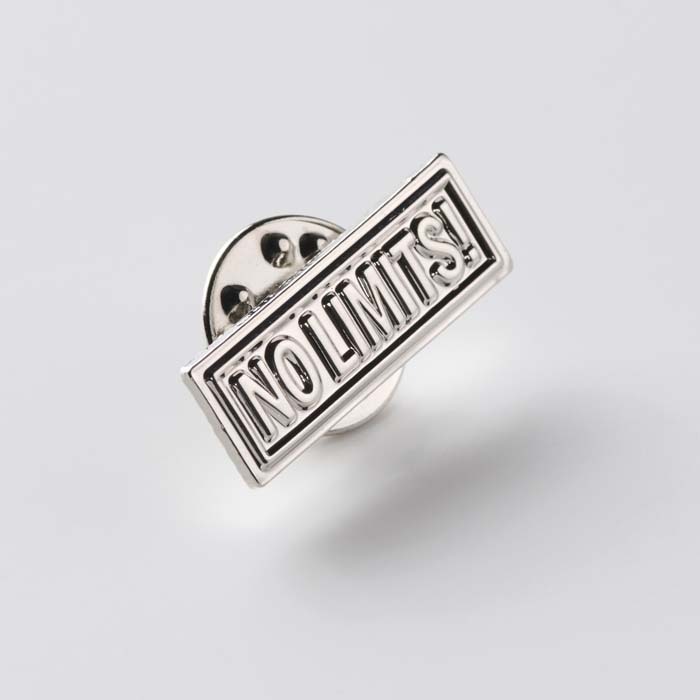 Pin fabricado en hierro o en aleación de zinc