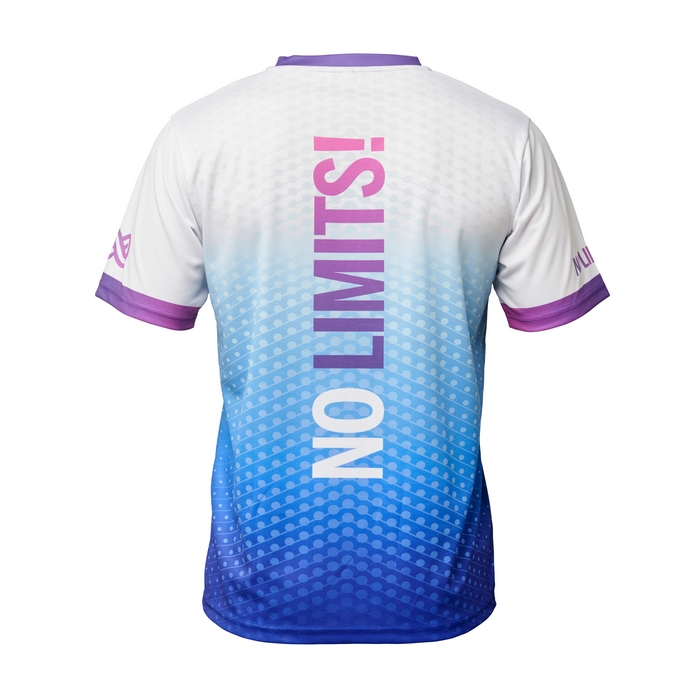 .camiseta técnica de poliéster con cuello en v