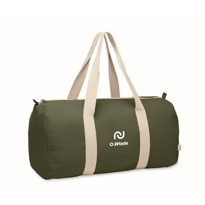 Bolsa reciclada en forma de barril con varios compartimentos y asas largas.