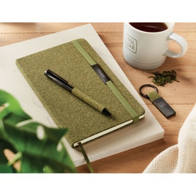 Set de libreta a5 ecológica con bolígrafo y llavero