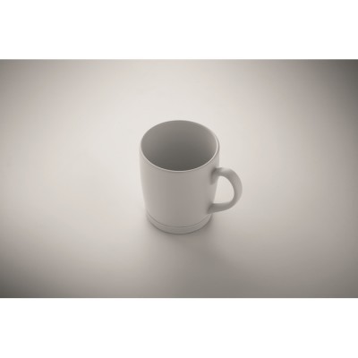 Taza de cerámica blanca mate con base de silicona