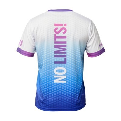 .camiseta técnica de poliéster con cuello en v