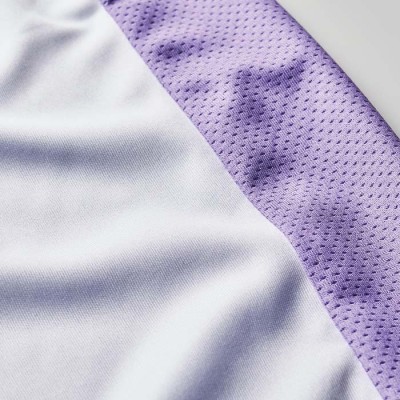 Camiseta de cuello redondo sublimada con paneles de malla fabricada en poliéster técnico