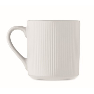 Taza de cerámica estriada