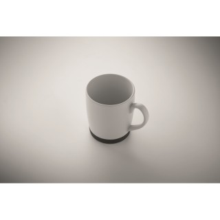 Taza de cerámica blanca mate con base de silicona