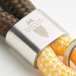 llavero publicitario de cordón corto bicolor con personalización en color pantone