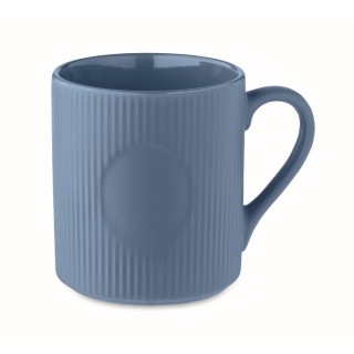 Taza de cerámica estriada