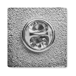 Pin fabricado en metal con doming cuadrado